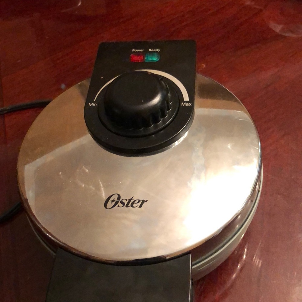 Lightly used waffle maker